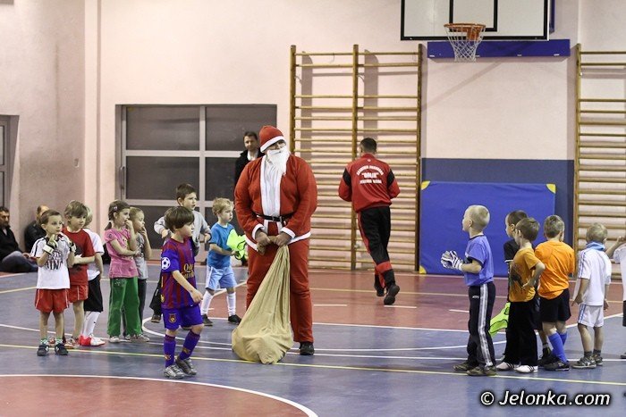 swiety-mikoaj-odwiedzi-pikarskie-przedszkole-foto-43535