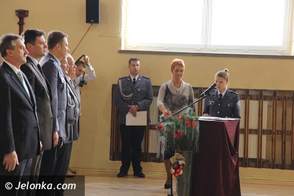 pasowanie-modych-policjantow-w-piechowickim-liceum-foto-43543
