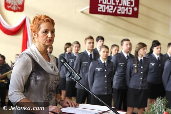 pasowanie-modych-policjantow-w-piechowickim-liceum-foto-43543