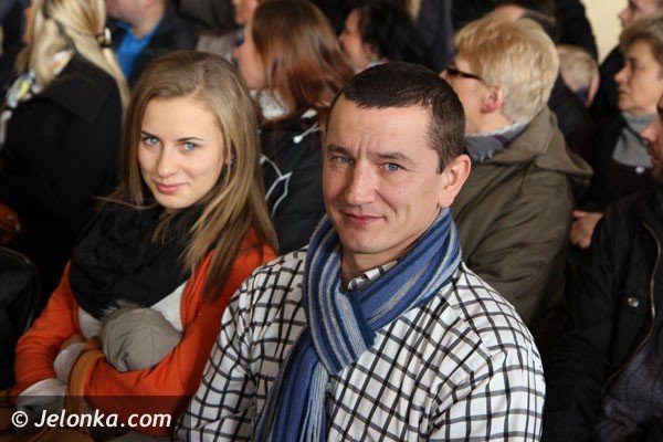 pasowanie-modych-policjantow-w-piechowickim-liceum-foto-43543