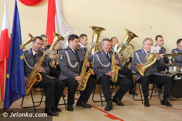 pasowanie-modych-policjantow-w-piechowickim-liceum-foto-43543