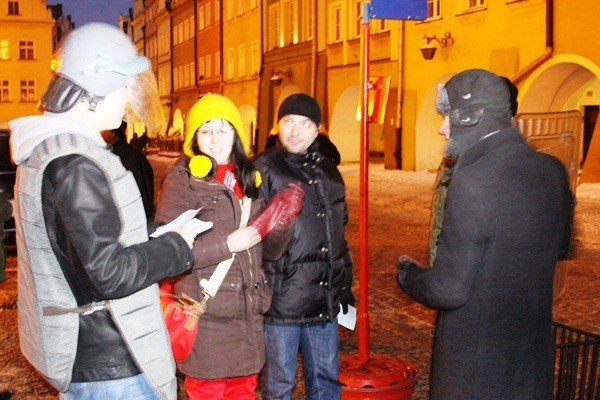 solidarnosciowcy-i-milicjanci-wyszli-na-ulice-w-rocznice-stanu-wojennego-foto-43656