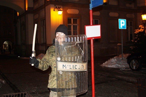solidarnosciowcy-i-milicjanci-wyszli-na-ulice-w-rocznice-stanu-wojennego-foto-43656