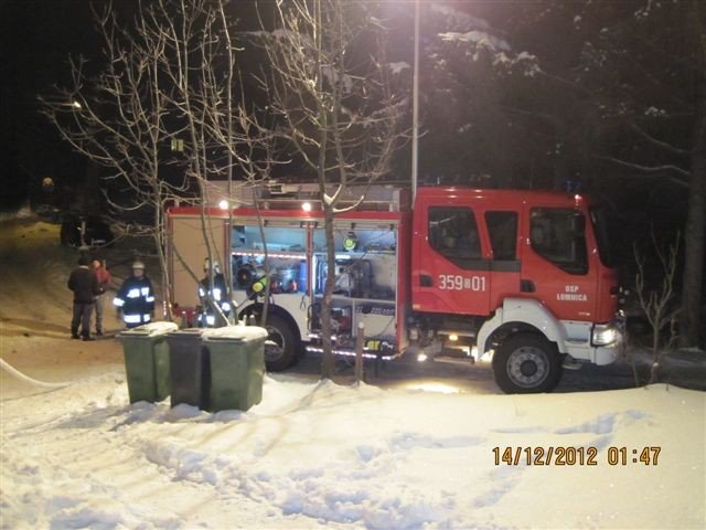 pozar-budynku-wielorodzinnego-w-dabrowicy-ewakuowano-cztery-osoby-w-tym-dwojke-maych-dzieci-foto-43663