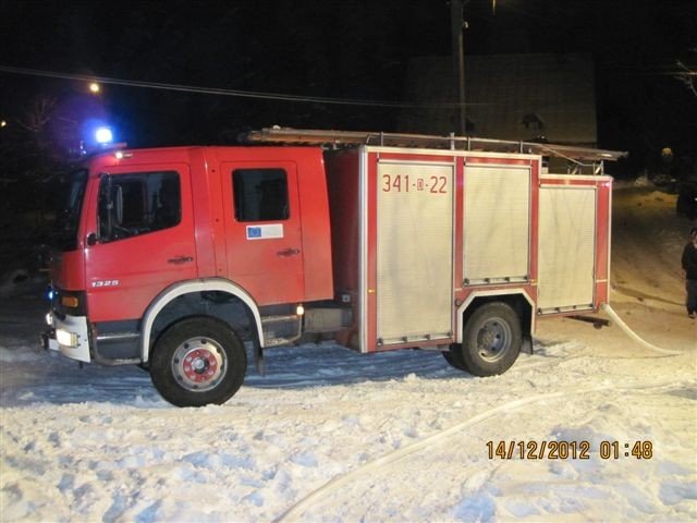 pozar-budynku-wielorodzinnego-w-dabrowicy-ewakuowano-cztery-osoby-w-tym-dwojke-maych-dzieci-foto-43663