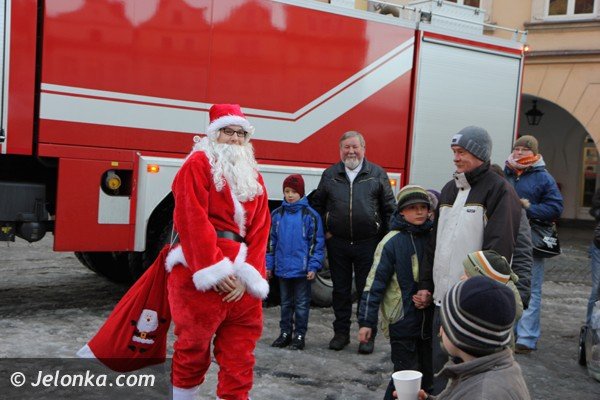 na-jeleniogorski-rynek-przyby-sw-mikoaj-foto-43703
