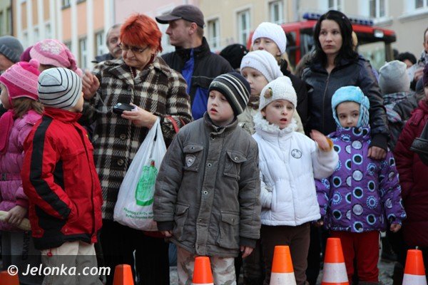 na-jeleniogorski-rynek-przyby-sw-mikoaj-foto-43703