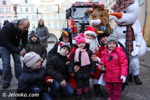 na-jeleniogorski-rynek-przyby-sw-mikoaj-foto-43703
