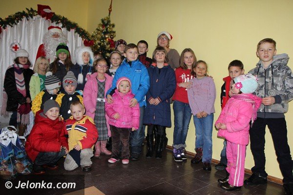niemcy-ufundowali-podarki-dzieciom-z-powiatu-jeleniogorskiego-foto-43704