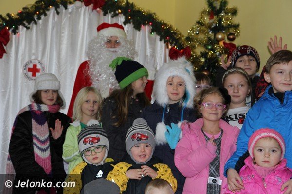 niemcy-ufundowali-podarki-dzieciom-z-powiatu-jeleniogorskiego-foto-43704