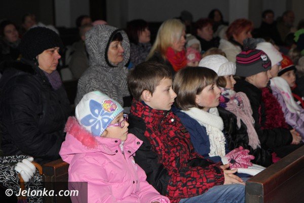 niemcy-ufundowali-podarki-dzieciom-z-powiatu-jeleniogorskiego-foto-43704