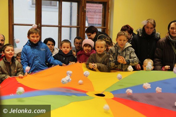 niemcy-ufundowali-podarki-dzieciom-z-powiatu-jeleniogorskiego-foto-43704