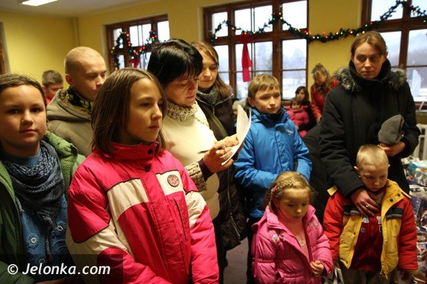 niemcy-ufundowali-podarki-dzieciom-z-powiatu-jeleniogorskiego-foto-43704