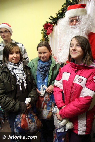 niemcy-ufundowali-podarki-dzieciom-z-powiatu-jeleniogorskiego-foto-43704