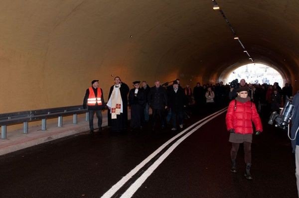 otwarto-tunel-pod-kolorowa-i-ul-parkowa-w-karpaczu-43739