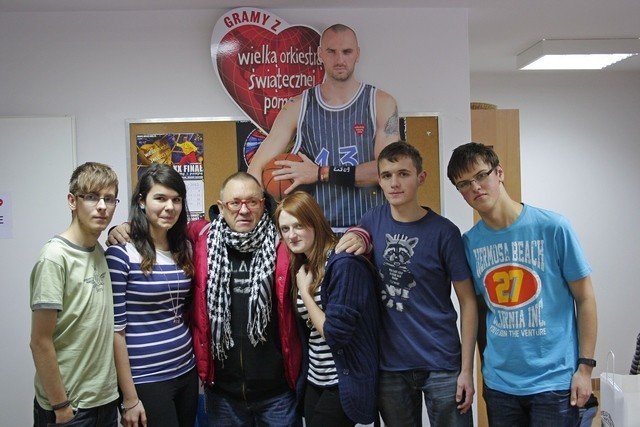 czonkowie-jeleniogorskiego-sztabu-wosp-u-jurka-owsiaka-43843