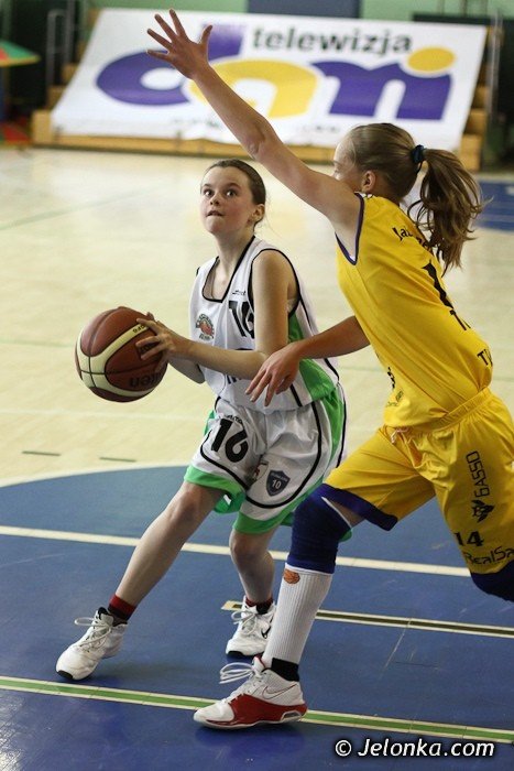 sosnowiczanki-gromia-w-pierwszym-dniu-gwiazdkowego-basketu-foto-43865