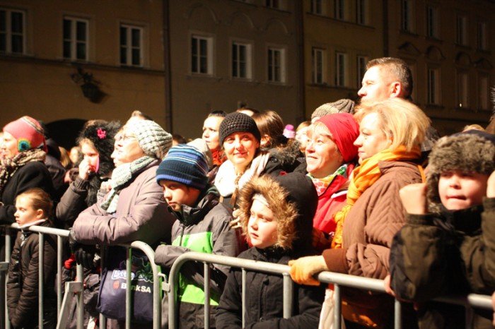 jeleniogorzanie-w-karnawaoworockowym-nastroju-powitali-nowy-rok-na-placu-ratuszowym-foto-43922