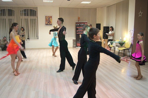 taneczne-15lecie-szkoy-krzysztofa-cieslaka-foto-43939