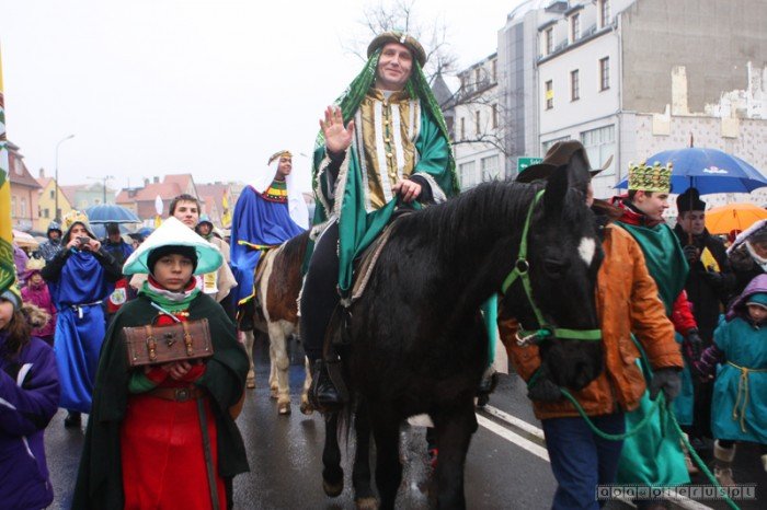 krolewski-orszak-odda-hod-dzieciatku-foto-44013