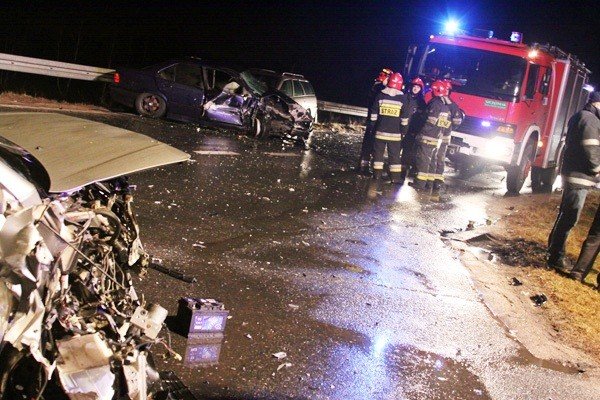 grozny-wypadek-na-skrzyzowaniu-z-jeleniej-gory-na-karpacz-i-kowary-foto-44056