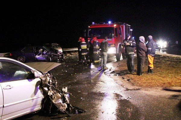 grozny-wypadek-na-skrzyzowaniu-z-jeleniej-gory-na-karpacz-i-kowary-foto-44056