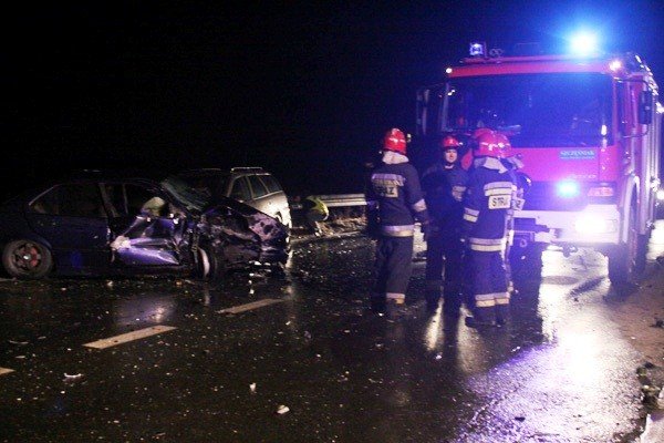 grozny-wypadek-na-skrzyzowaniu-z-jeleniej-gory-na-karpacz-i-kowary-foto-44056