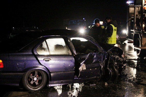 grozny-wypadek-na-skrzyzowaniu-z-jeleniej-gory-na-karpacz-i-kowary-foto-44056