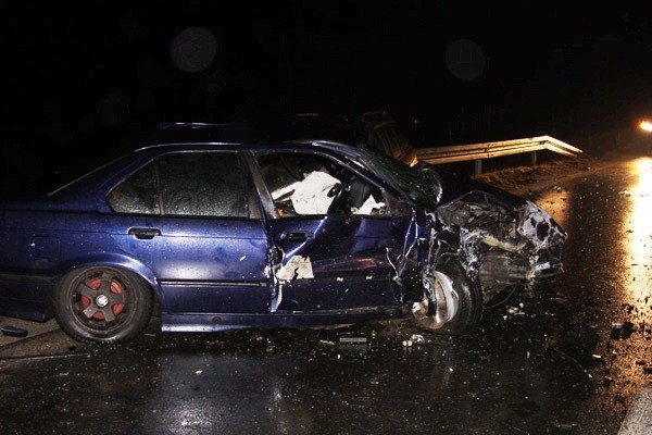 grozny-wypadek-na-skrzyzowaniu-z-jeleniej-gory-na-karpacz-i-kowary-foto-44056