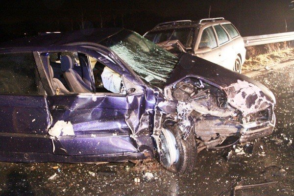 grozny-wypadek-na-skrzyzowaniu-z-jeleniej-gory-na-karpacz-i-kowary-foto-44056