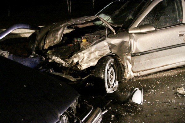 grozny-wypadek-na-skrzyzowaniu-z-jeleniej-gory-na-karpacz-i-kowary-foto-44056