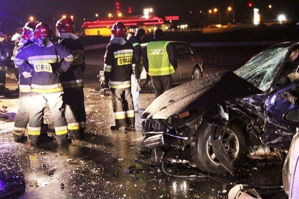 grozny-wypadek-na-skrzyzowaniu-z-jeleniej-gory-na-karpacz-i-kowary-foto-44056
