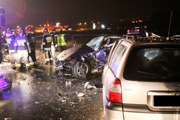 grozny-wypadek-na-skrzyzowaniu-z-jeleniej-gory-na-karpacz-i-kowary-foto-44056