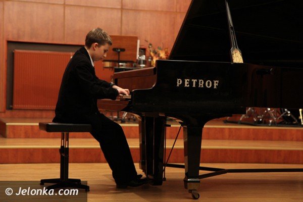 jeleniogorska-wielka-orkiestra-swiatecznej-pomocy-zagraa-w-filharmonii-foto-44100
