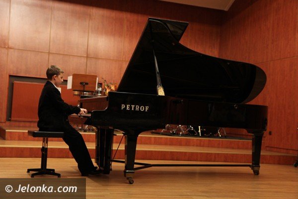 jeleniogorska-wielka-orkiestra-swiatecznej-pomocy-zagraa-w-filharmonii-foto-44100