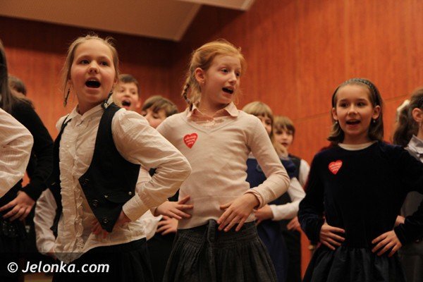 jeleniogorska-wielka-orkiestra-swiatecznej-pomocy-zagraa-w-filharmonii-foto-44100