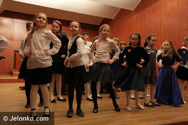 jeleniogorska-wielka-orkiestra-swiatecznej-pomocy-zagraa-w-filharmonii-foto-44100