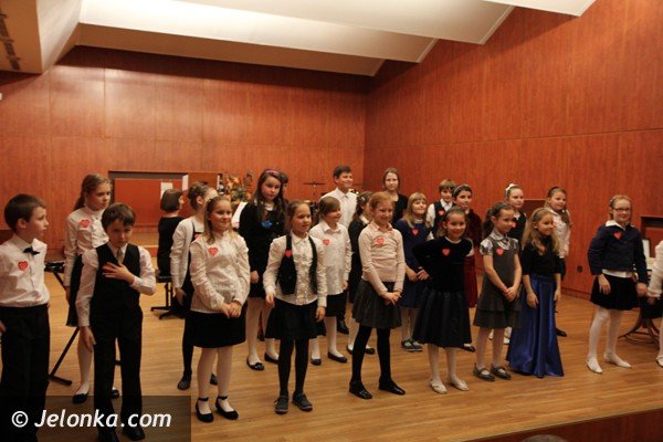 jeleniogorska-wielka-orkiestra-swiatecznej-pomocy-zagraa-w-filharmonii-foto-44100