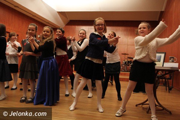 jeleniogorska-wielka-orkiestra-swiatecznej-pomocy-zagraa-w-filharmonii-foto-44100