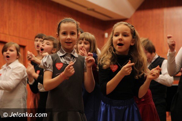 jeleniogorska-wielka-orkiestra-swiatecznej-pomocy-zagraa-w-filharmonii-foto-44100