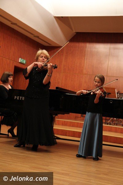 jeleniogorska-wielka-orkiestra-swiatecznej-pomocy-zagraa-w-filharmonii-foto-44100
