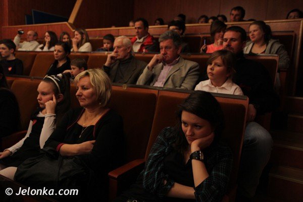 jeleniogorska-wielka-orkiestra-swiatecznej-pomocy-zagraa-w-filharmonii-foto-44100