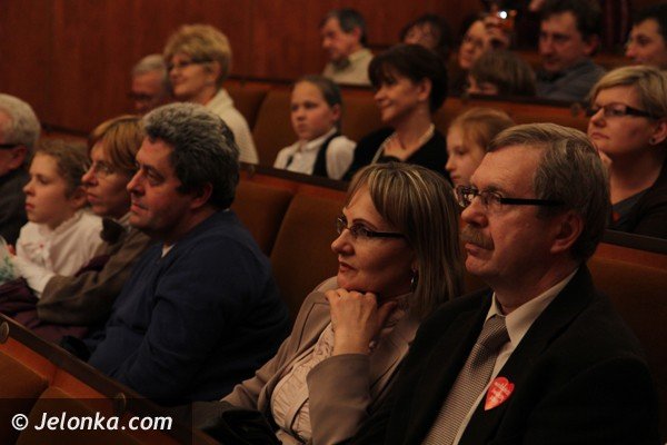 jeleniogorska-wielka-orkiestra-swiatecznej-pomocy-zagraa-w-filharmonii-foto-44100