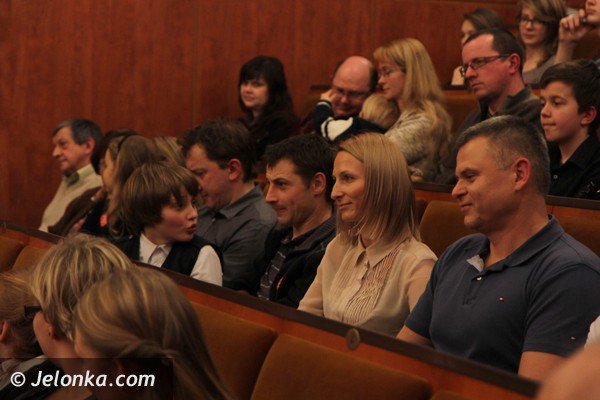 jeleniogorska-wielka-orkiestra-swiatecznej-pomocy-zagraa-w-filharmonii-foto-44100