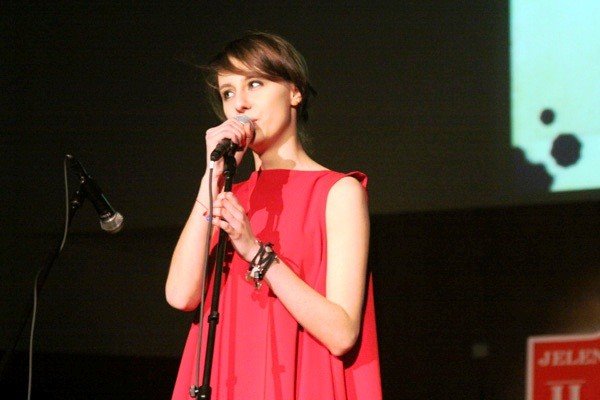 uczniowie-ii-lo-kochamy-norwida-po-gali-65lecia-szkoy-foto-44126