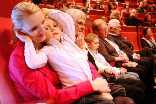 uczniowie-ii-lo-kochamy-norwida-po-gali-65lecia-szkoy-foto-44126