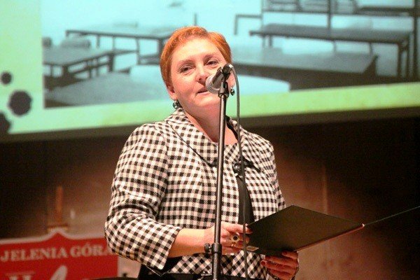 uczniowie-ii-lo-kochamy-norwida-po-gali-65lecia-szkoy-foto-44126