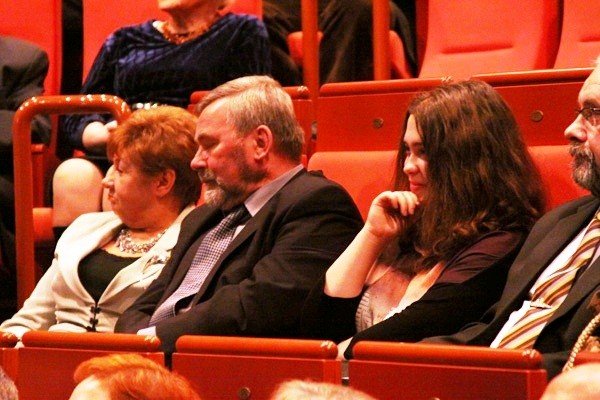 uczniowie-ii-lo-kochamy-norwida-po-gali-65lecia-szkoy-foto-44126