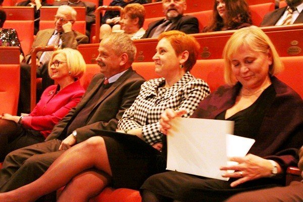 uczniowie-ii-lo-kochamy-norwida-po-gali-65lecia-szkoy-foto-44126