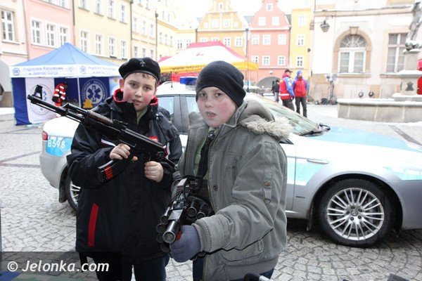 w-jeleniej-gorze-orkiestra-gra-na-potege-jest-super-chwala-mieszkancy-foto-44138